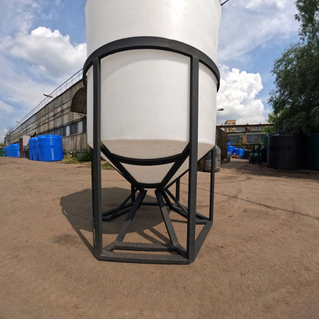 Емкость K 2000 литров с лопастной мешалкой фото на складе 2