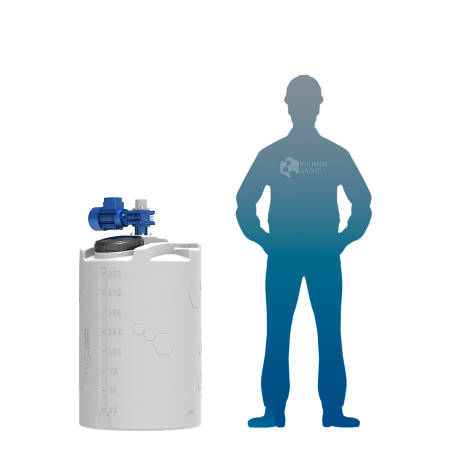 Емкость CDT 200 литров с лопастной мешалкой человек рядом с емкостью