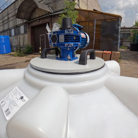 Емкость K 200 литров с лопастной мешалкой - фото на складе 2