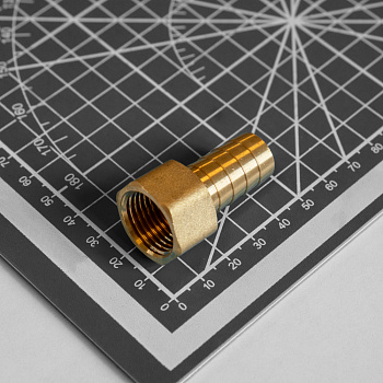 Штуцер с внутренней резьбой 1/2" x 16 мм