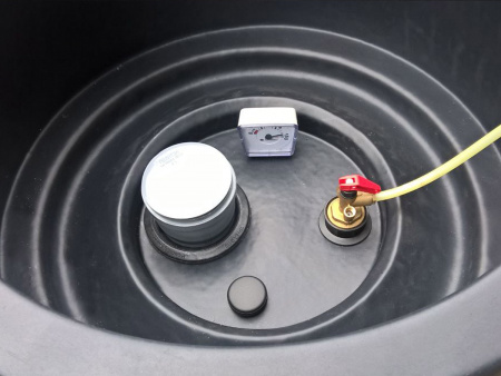 Подземная топливная емкость DT 2000 литров для дизтоплива - вид в горловине