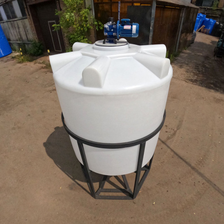 Емкость K 2000 литров с лопастной мешалкой фото на складе 3