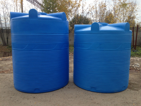 Пластиковые емкости V 6000 литров фото со склада